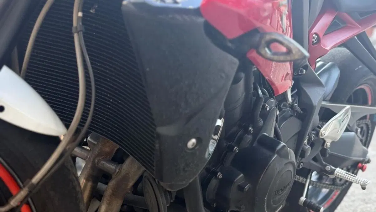 Triumph Street Triple R ABS (2013 - 17)  (2)