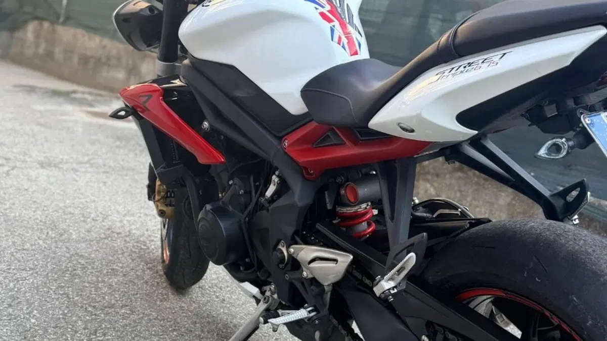 Triumph Street Triple R ABS (2013 - 17)  (3)