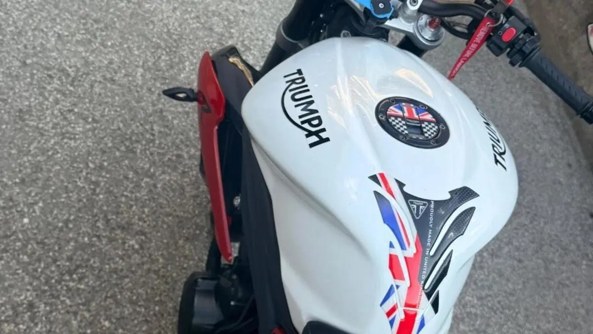 Triumph Street Triple R ABS (2013 - 17)  (6)