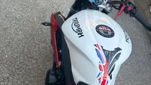 Triumph Street Triple R ABS (2013 - 17)  (6)