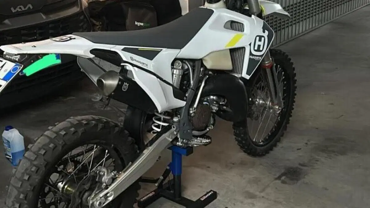 Husqvarna TE 150i (2022)  (2)