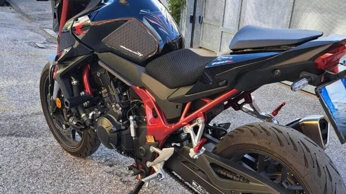 Honda CB 750 Hornet (2023 - 24)  (3)