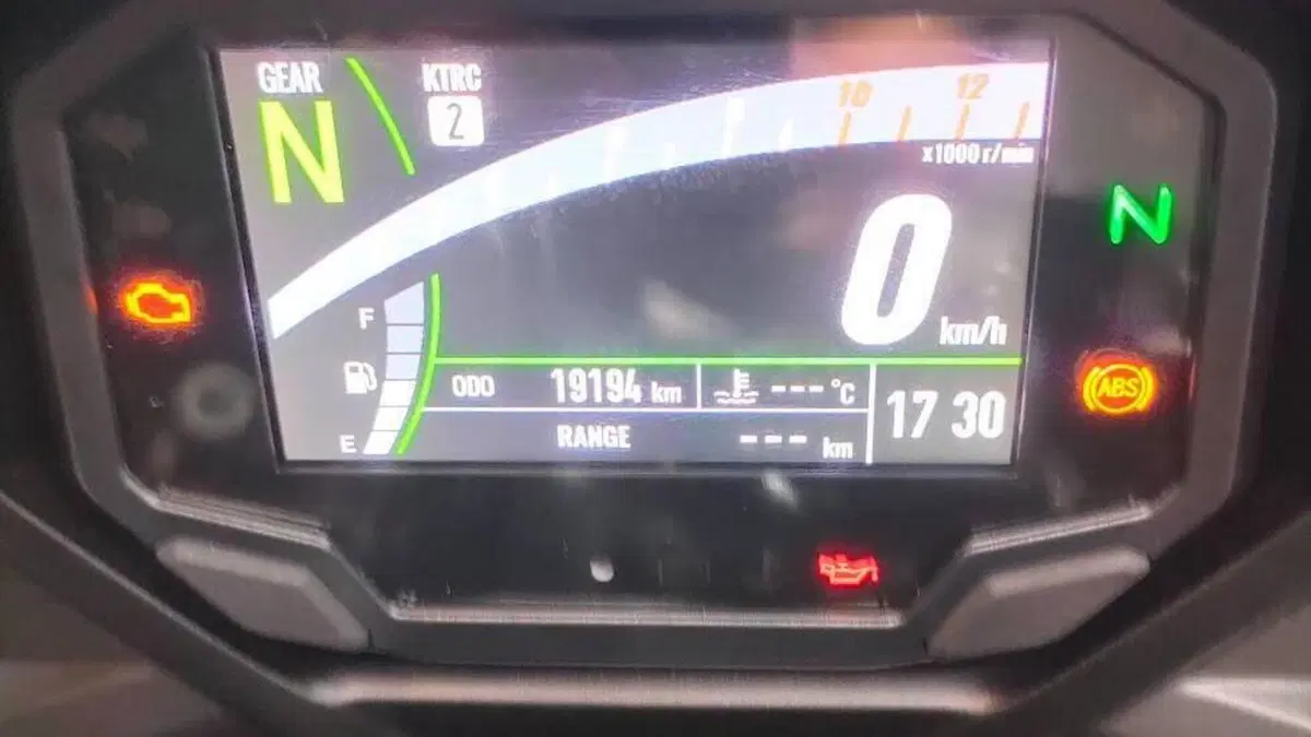 Kawasaki Ninja 650 40th Anniversary Edition (2024)  (4)