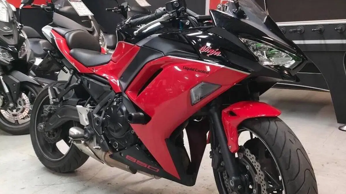 Kawasaki Ninja 650 40th Anniversary Edition (2024)  (2)