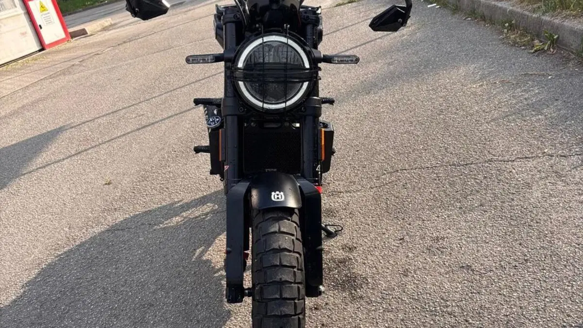 Husqvarna Svartpilen 401 (2021 - 23)  (3)
