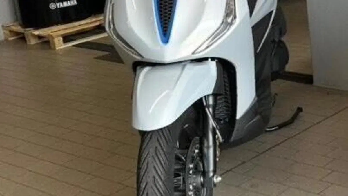 Piaggio Beverly 400 S (2025 - 26)  (2)