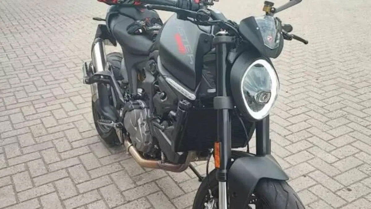 Ducati Monster 937 + (2021 - 25)  (2)