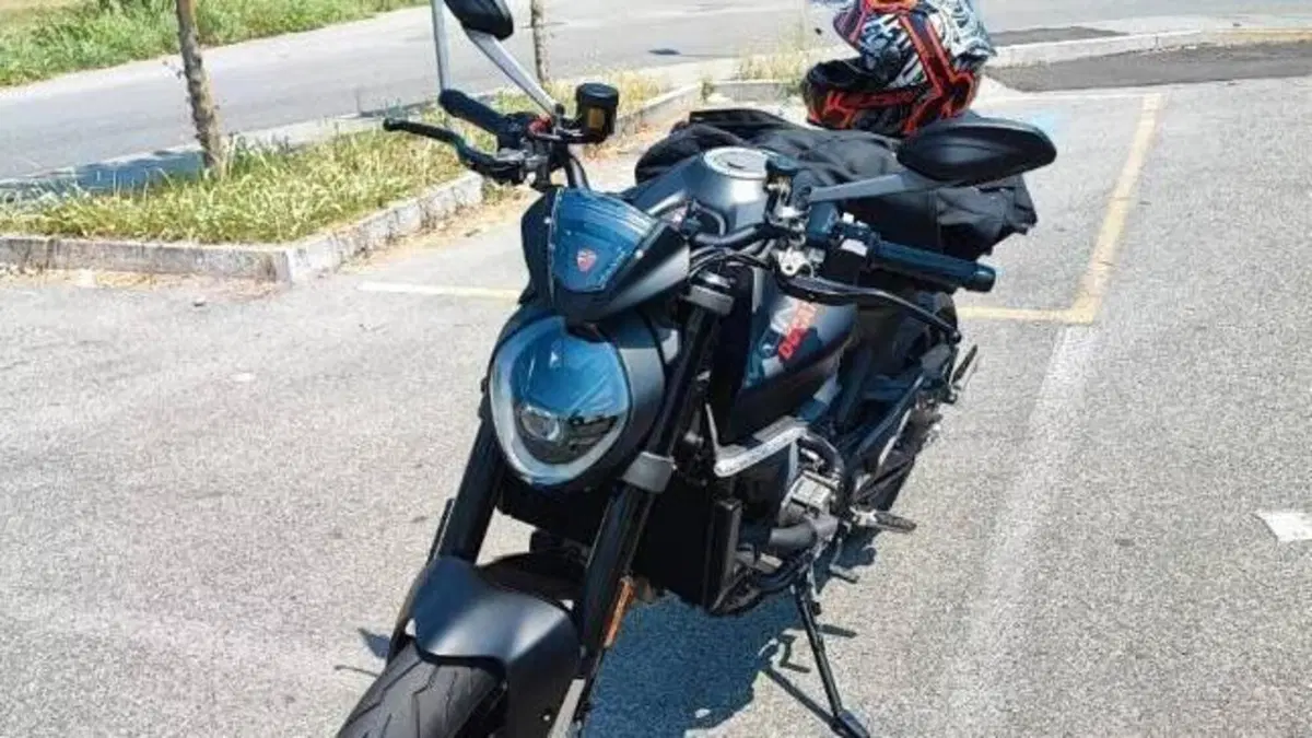 Ducati Monster 937 + (2021 - 25)  (6)
