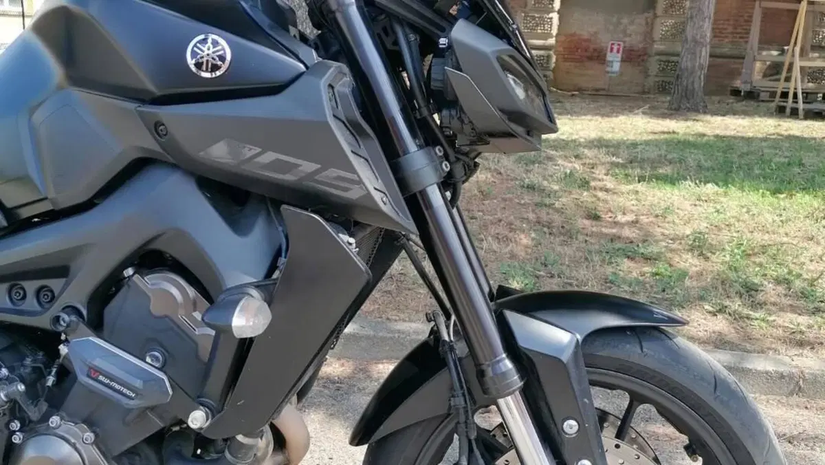 Yamaha MT-09 (2017 - 20)  (2)