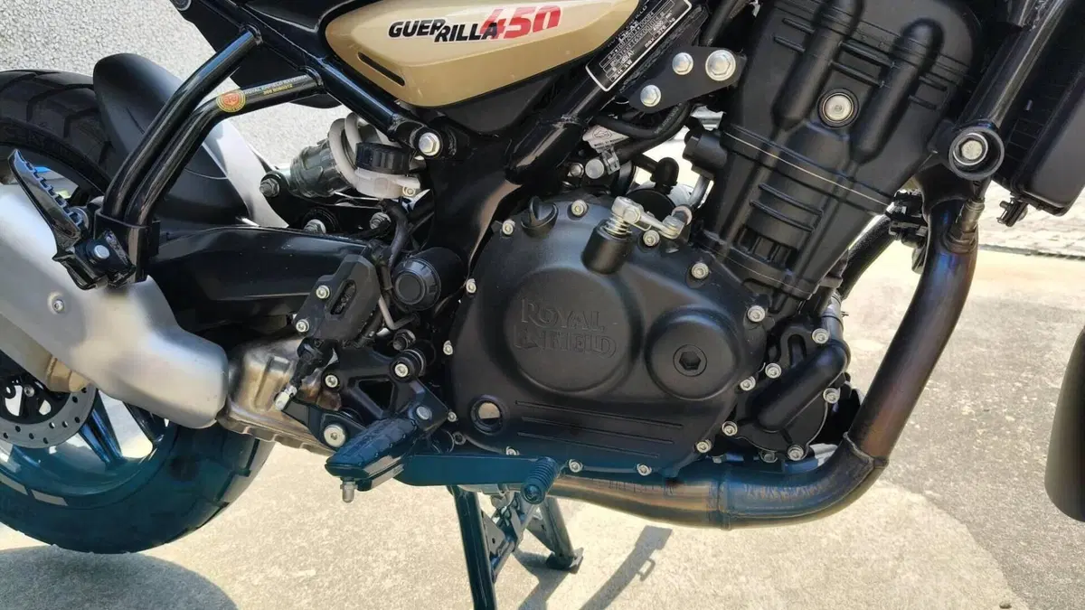 Royal Enfield Guerrilla 450 (2024 - 26)  (9)