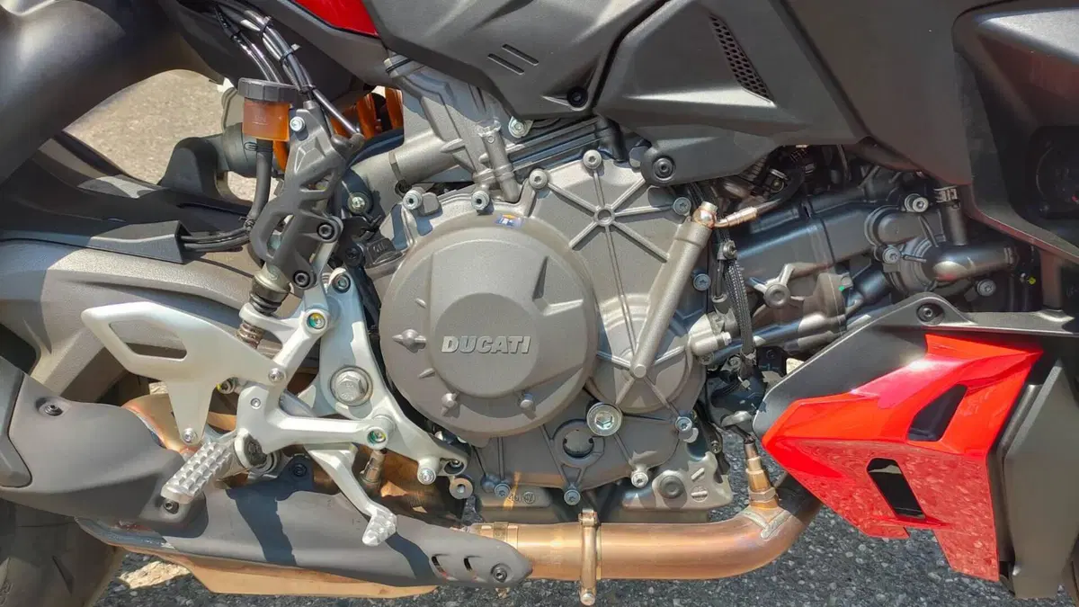 Ducati Streetfighter V2 S (2025 - 26)  (6)