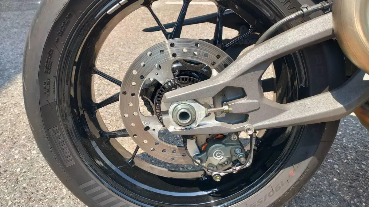 Ducati Streetfighter V2 S (2025 - 26)  (8)