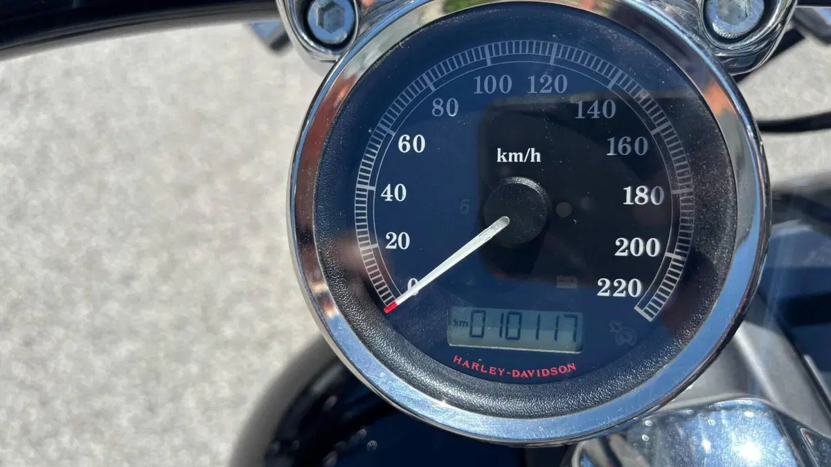 Harley-Davidson 1690 Breakout (2013 - 17) - FXSB  (2)