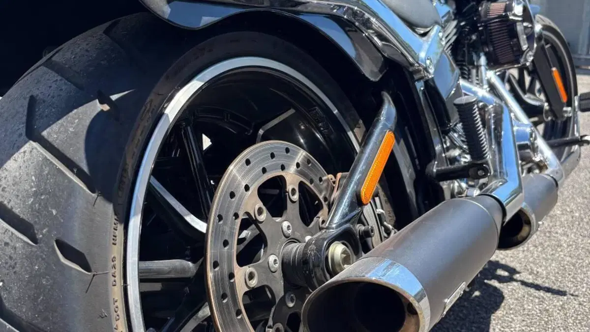 Harley-Davidson 1690 Breakout (2013 - 17) - FXSB  (9)