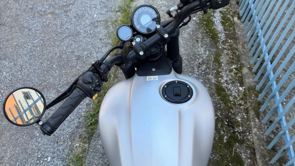 Royal Enfield Guerrilla 450 (2024 - 26)  (2)