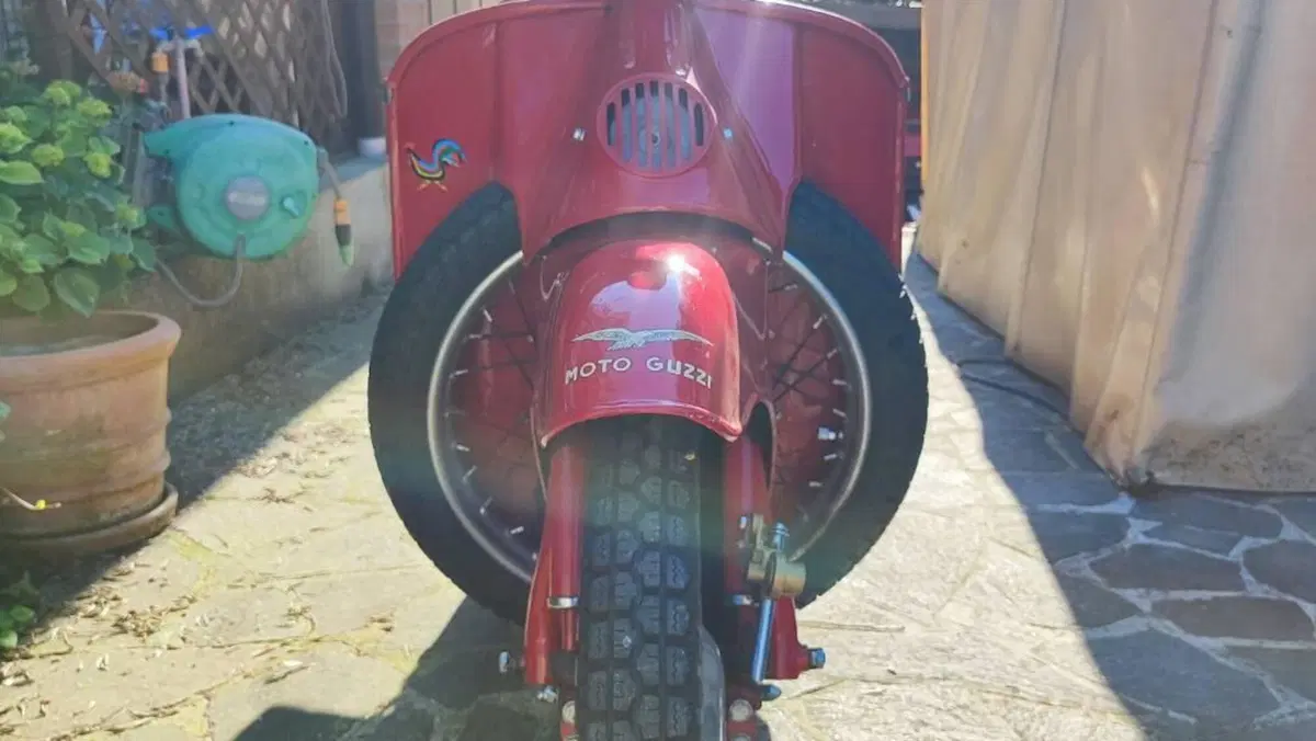 Moto Guzzi   (2)