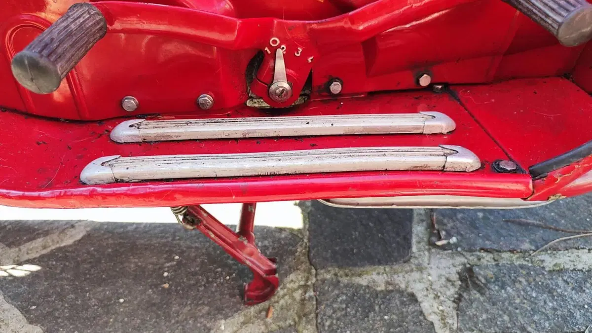 Moto Guzzi   (8)