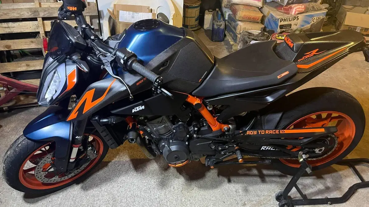 KTM 890 Duke R (2022 - 23) 
