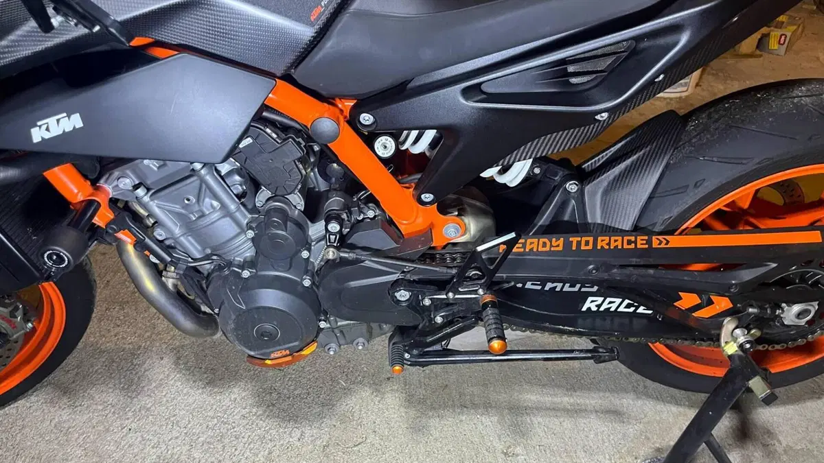 KTM 890 Duke R (2022 - 23)  (3)
