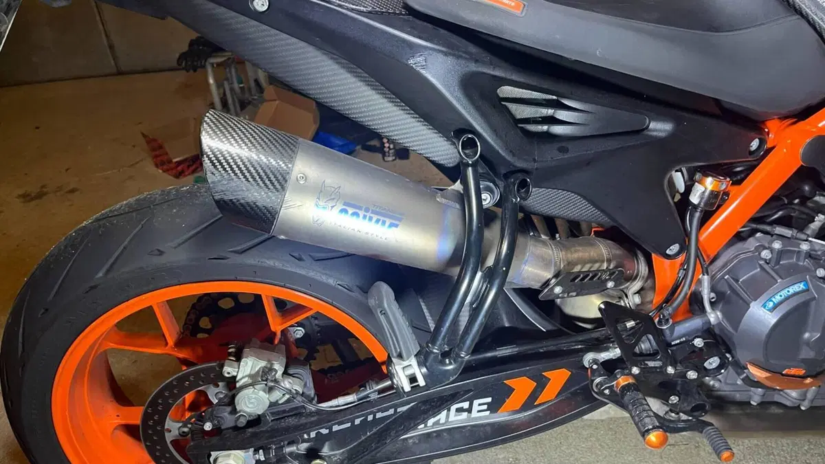 KTM 890 Duke R (2022 - 23)  (4)