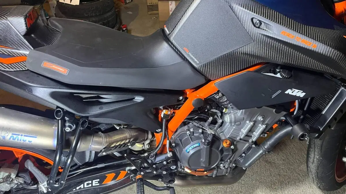 KTM 890 Duke R (2022 - 23)  (5)