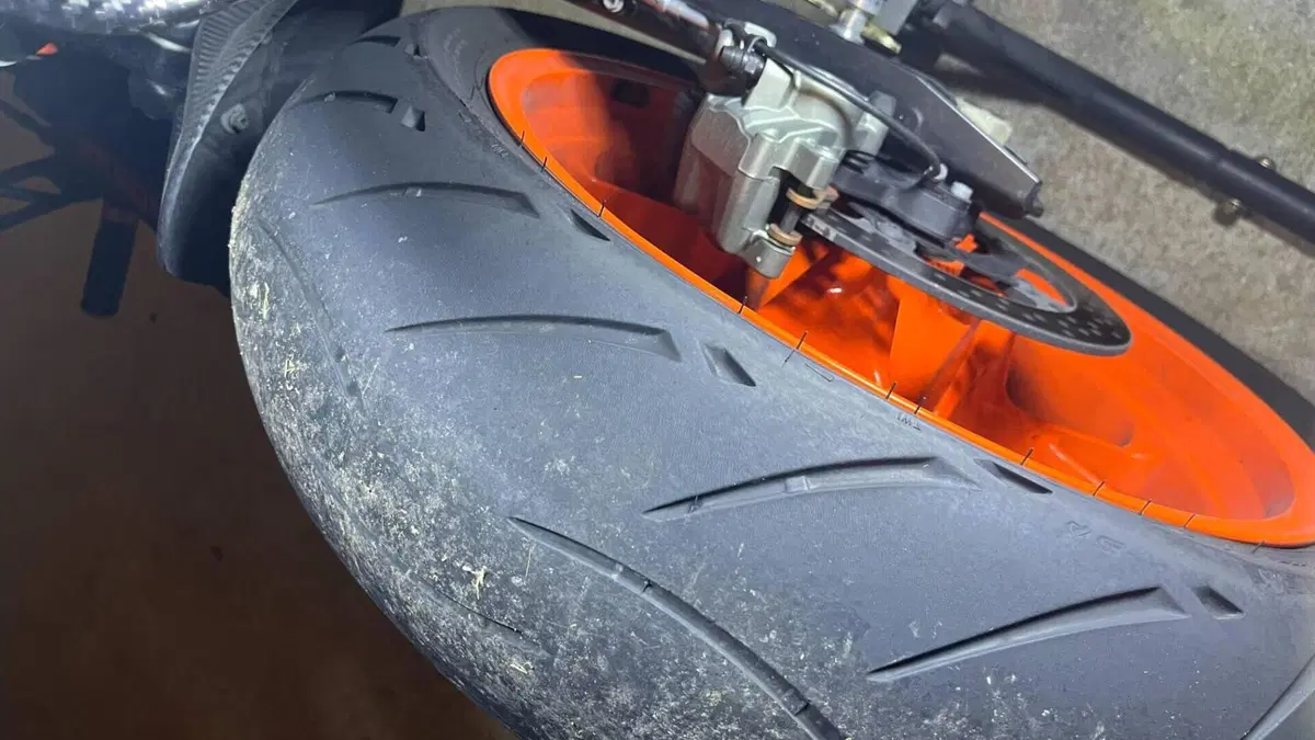 KTM 890 Duke R (2022 - 23)  (19)