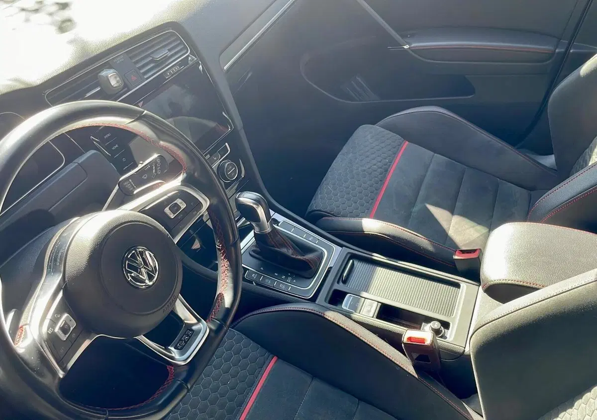 Volkswagen Golf 2.0 TSI GTI DSG (4)