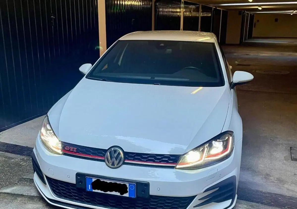 Volkswagen Golf 2.0 TSI GTI DSG (2)