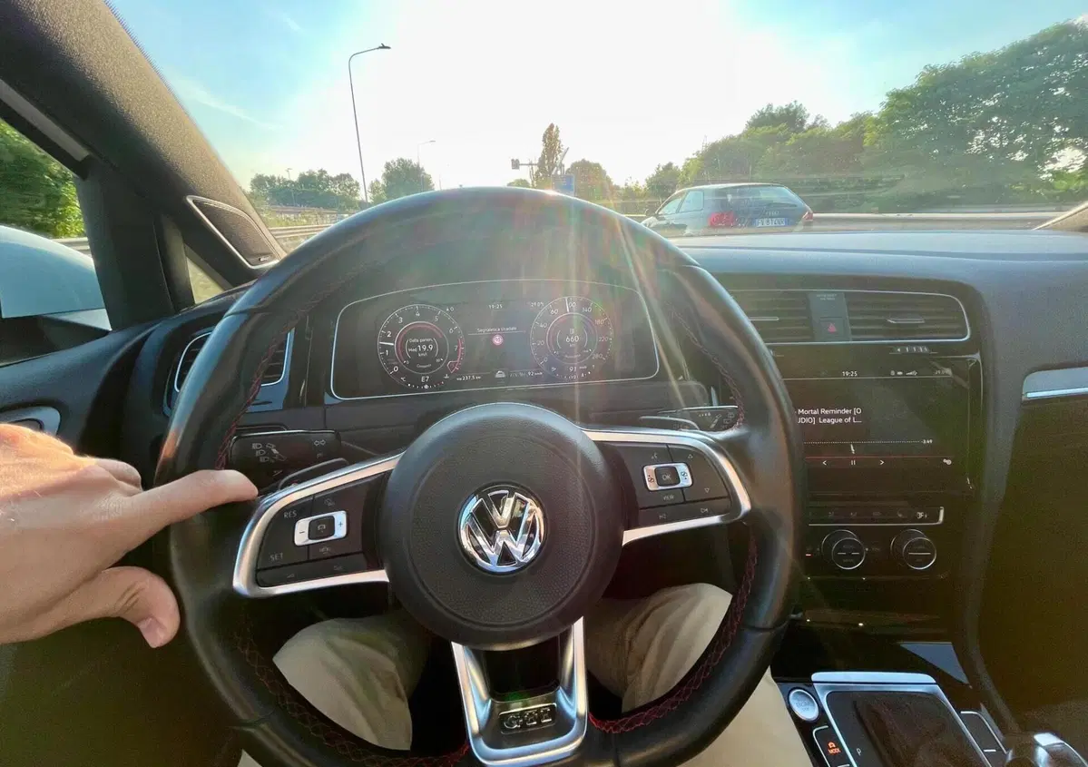 Volkswagen Golf 2.0 TSI GTI DSG (6)