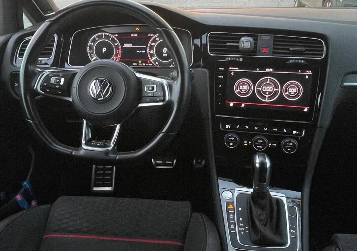 Volkswagen Golf 2.0 TSI GTI DSG (7)