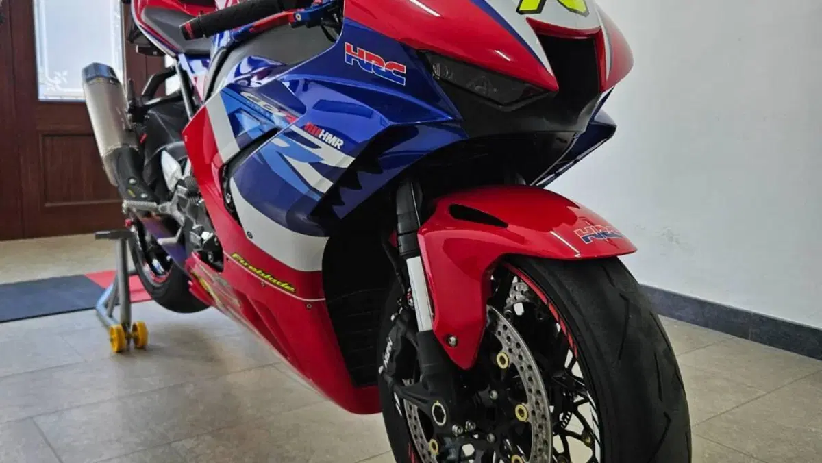 Honda CBR 1000 RR-R Fireblade (2022 - 23)  (4)