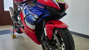 Honda CBR 1000 RR-R Fireblade (2022 - 23)  (4)