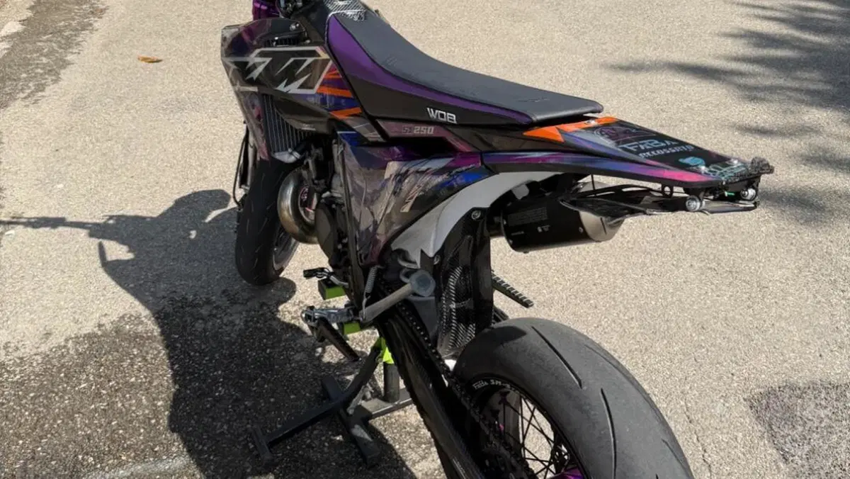 KTM 250 SX (2023)  (7)