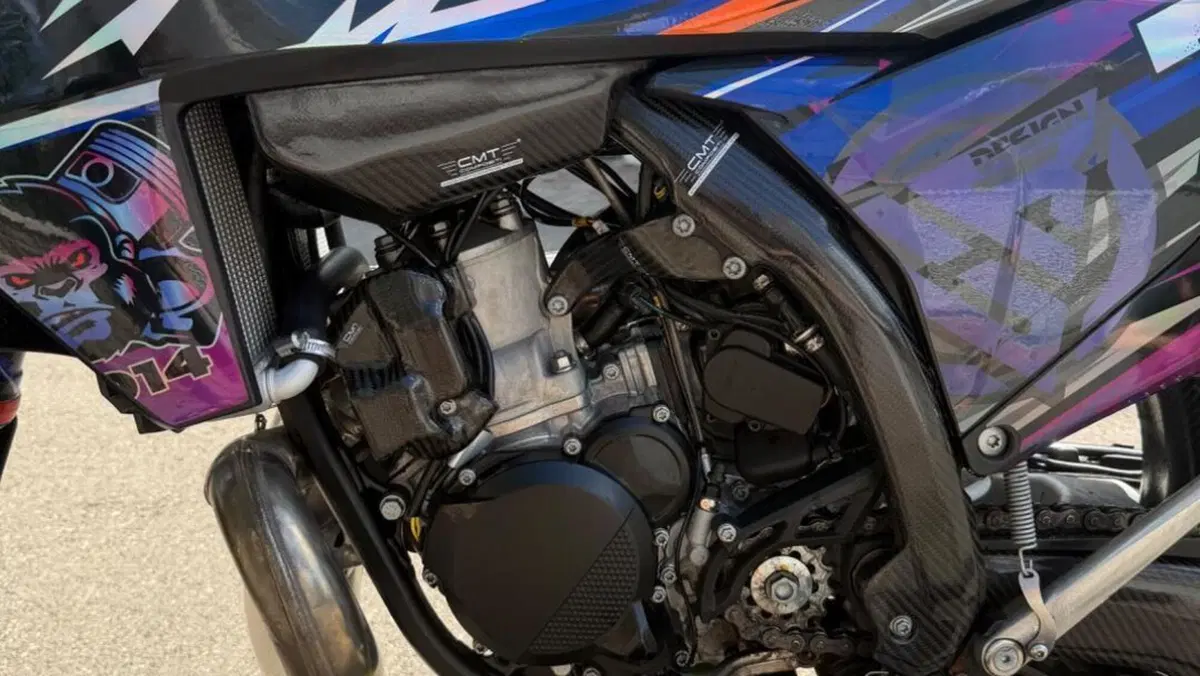 KTM 250 SX (2023)  (8)