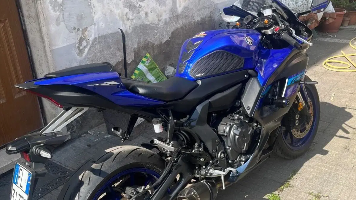 Yamaha YZF R7 (2021 - 25)  (2)