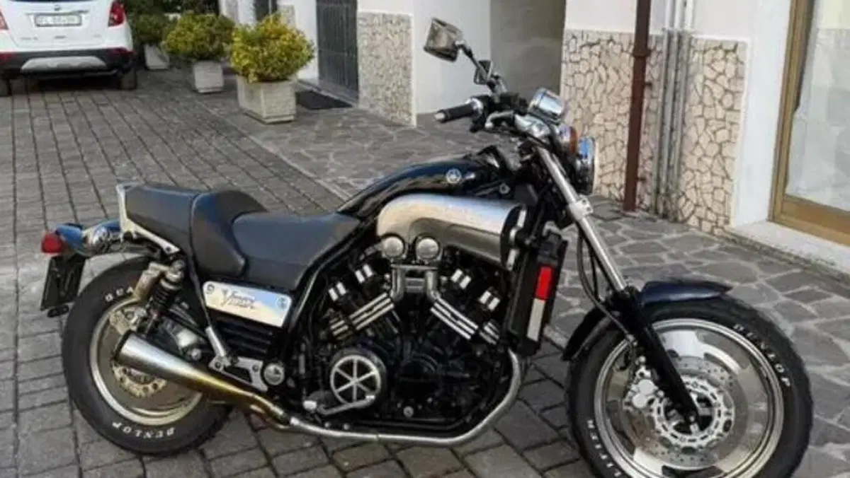 Yamaha V-Max 1200 