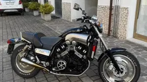 Yamaha V-Max 1200 