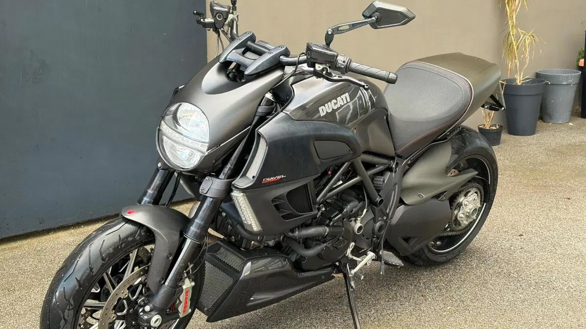 Ducati Diavel 1200 Carbon (2010 - 13) 