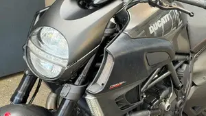 Ducati Diavel 1200 Carbon (2010 - 13)  (2)