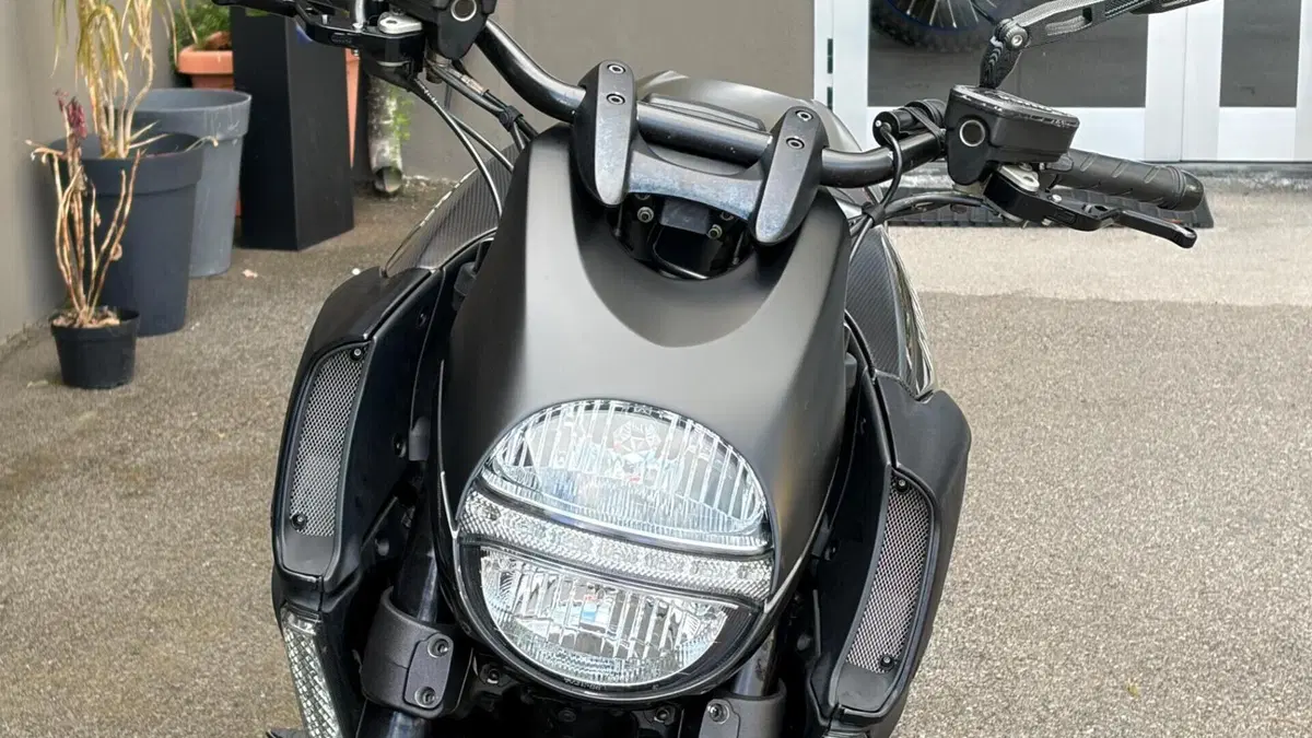 Ducati Diavel 1200 Carbon (2010 - 13)  (3)