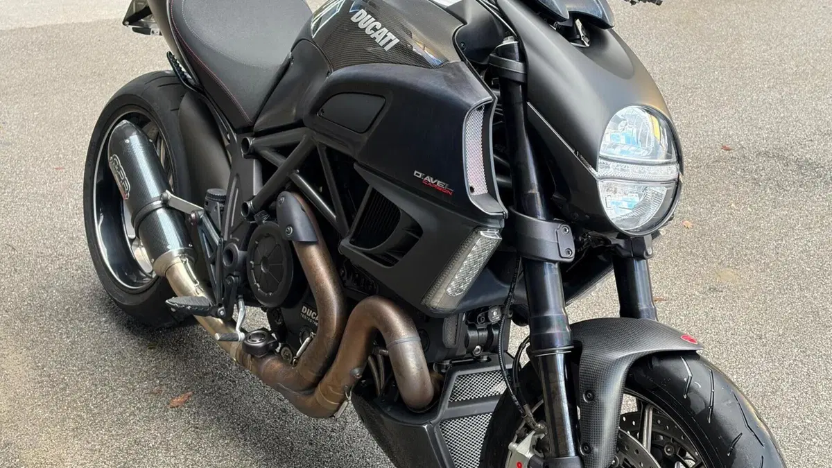 Ducati Diavel 1200 Carbon (2010 - 13)  (4)