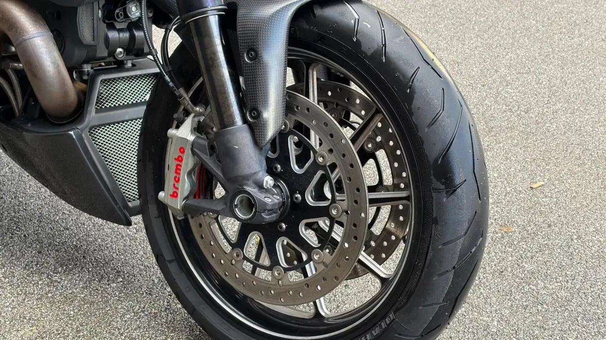 Ducati Diavel 1200 Carbon (2010 - 13)  (5)