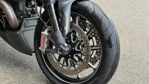 Ducati Diavel 1200 Carbon (2010 - 13)  (5)