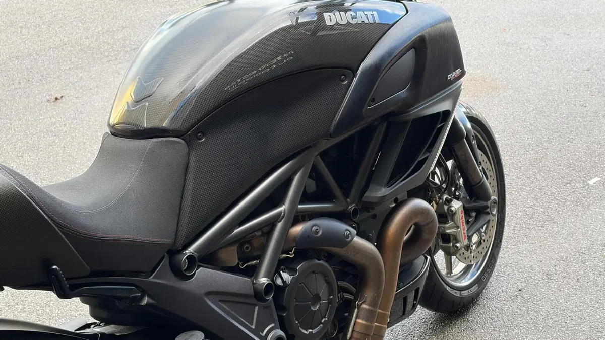 Ducati Diavel 1200 Carbon (2010 - 13)  (6)