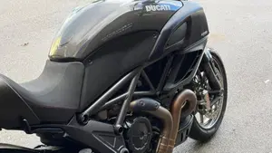Ducati Diavel 1200 Carbon (2010 - 13)  (6)