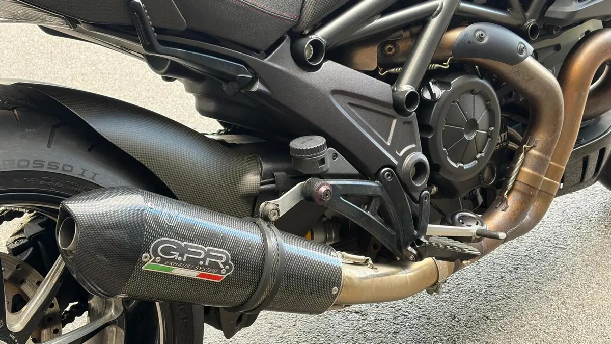 Ducati Diavel 1200 Carbon (2010 - 13)  (7)