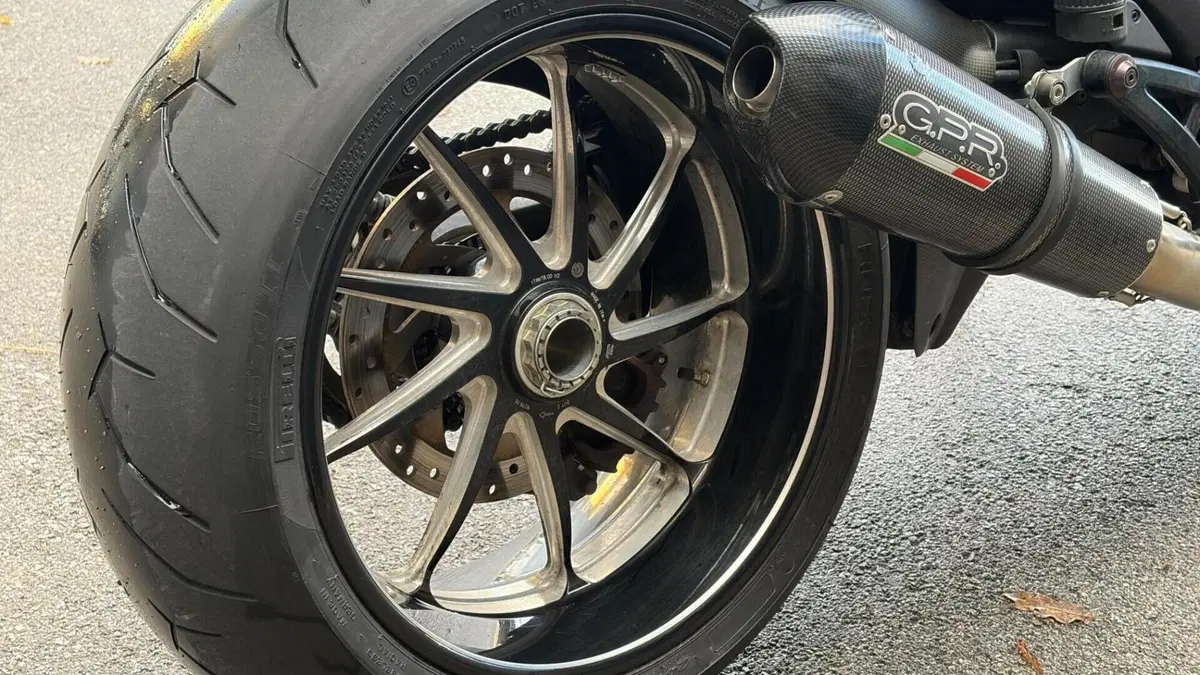 Ducati Diavel 1200 Carbon (2010 - 13)  (8)