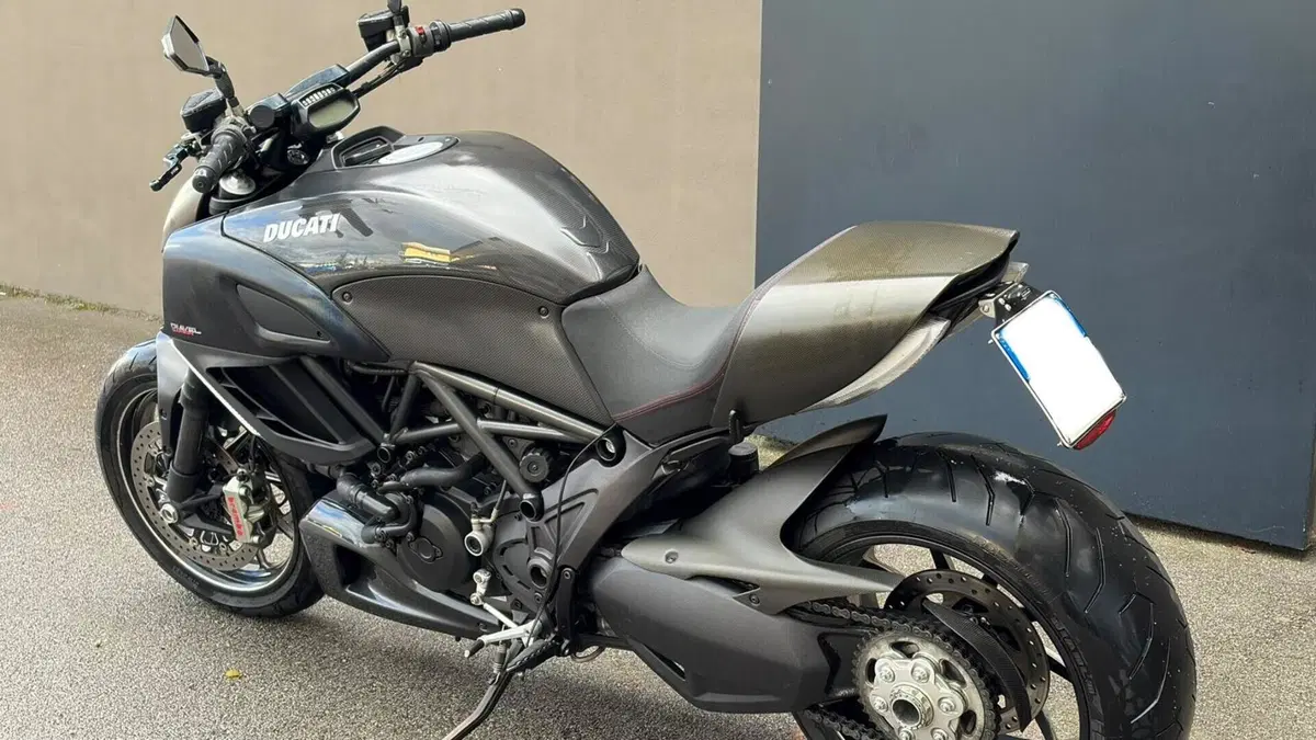 Ducati Diavel 1200 Carbon (2010 - 13)  (9)