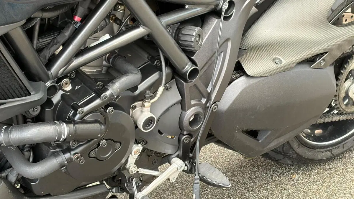 Ducati Diavel 1200 Carbon (2010 - 13)  (10)