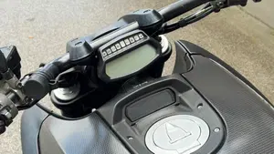 Ducati Diavel 1200 Carbon (2010 - 13)  (11)